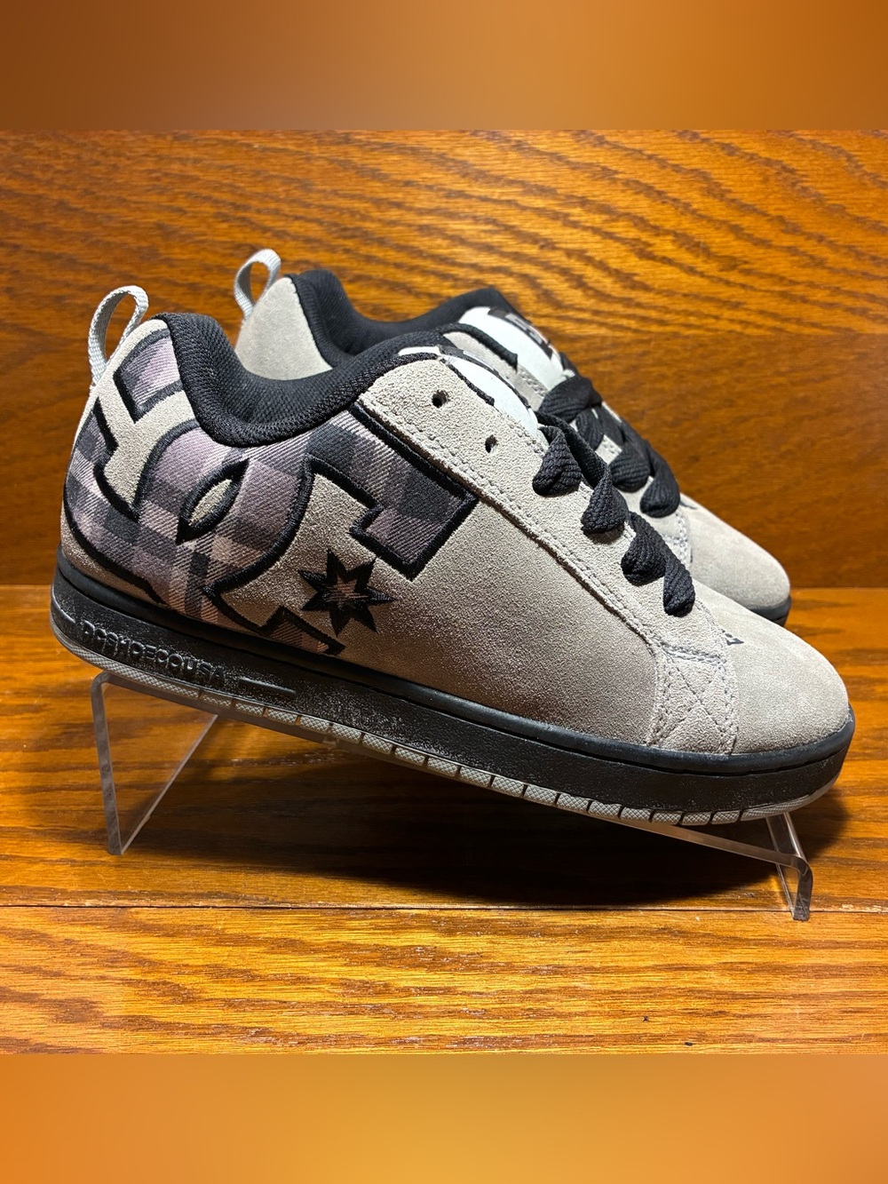 NEW RARE 2011 DC Court Graffik SE Gray Suede Plaid Skate Sneakers Men’s Size 8